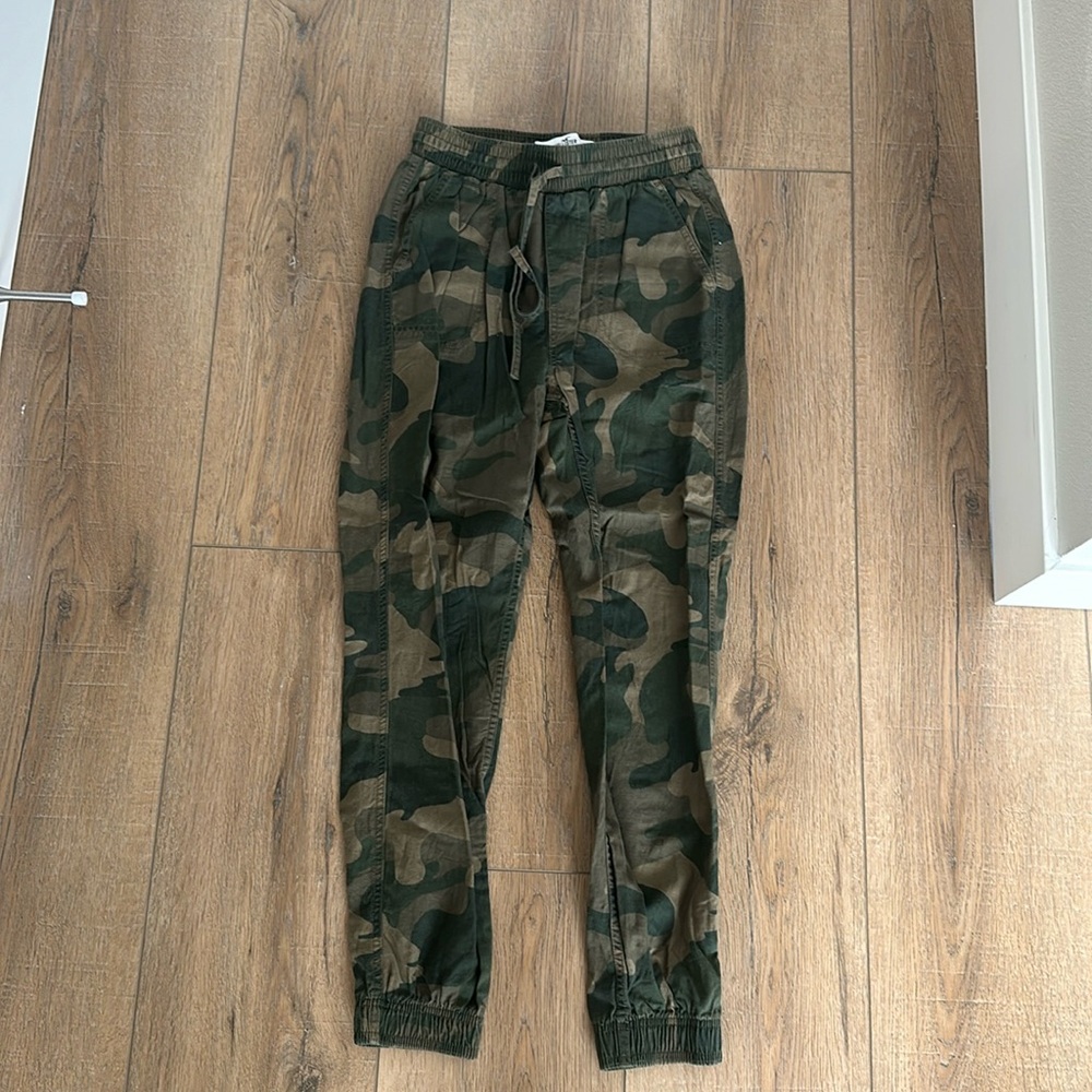 Hollister co size xs army camo military joggers